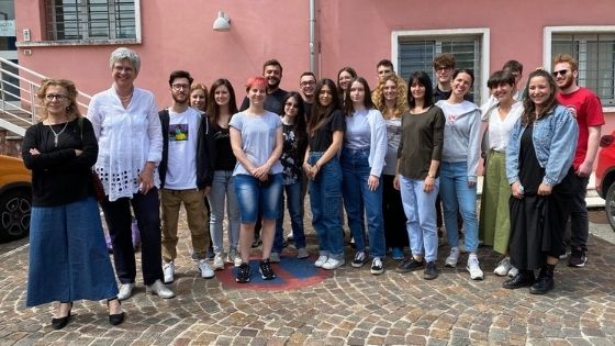 Servizio civile universale a Vicenza, nella foto Cristina Tolio, Chiara Visentin e alcuni dei ragazzi coinvolti nel servizio civile 2022