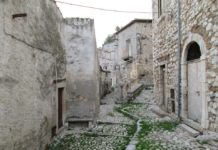 Corvara, il borgo “fantasma” del parco nazionale del Gran Sasso e Monti della Laga Scorcio di Corvara