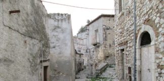 Corvara, il borgo “fantasma” del parco nazionale del Gran Sasso e Monti della Laga Scorcio di Corvara