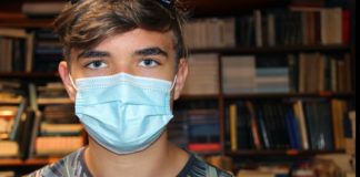 Obbligo di mascherina durante gli esami di stato: ennesimo messaggio di incoerenza