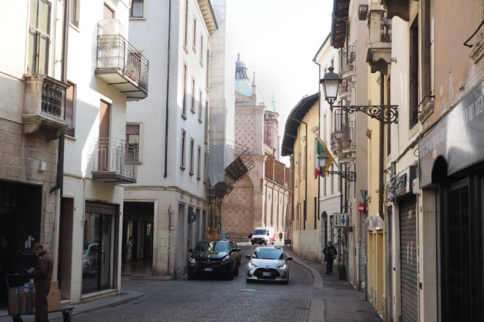 Contrà Vescovado (Vicenza-Francesco Dalla Pozza-Colorfoto per ViPiù)