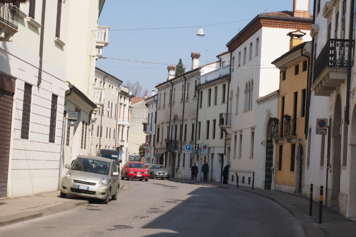 Contrà San Francesco (Vicenza-Francesco Dalla Pozza-Colorfoto per ViPiù)