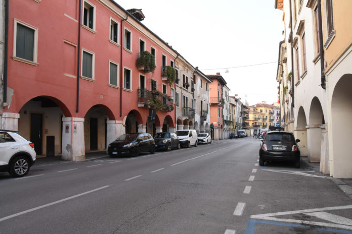 Contrà Sant'Ambrogio (Vicenza-Toniolo Ilaria-Colorfoto per Vipiù)