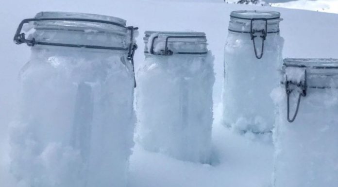 Scoperte microplastiche in camioni della neve appena caduta in Antartide