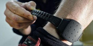 Bassano del Grappa, si toglie braccialetto elettronico e invia foto alla ex moglie perseguitata: arrestato 27enne braccialetto elettronico minacce ex moglie