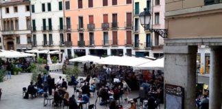 Vicenza, l’ordinanza che vieta il consumo di alcolici fuori dai plateatici non verrà prorogata plateatici