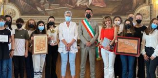 Vicenza, Orchestra della Barolini accolta in sala Stucchi da sindaco Rucco e assessore Tolio orchestra barolini