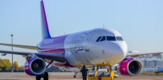 Codici: ritardi e voli cancellati, l’estate torrida dei passeggeri Voli Wizzair EasyJet, disagi (foto di repertorio)