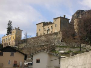 1200px-Castello_Passerin_d'Entrèves_Chatillon