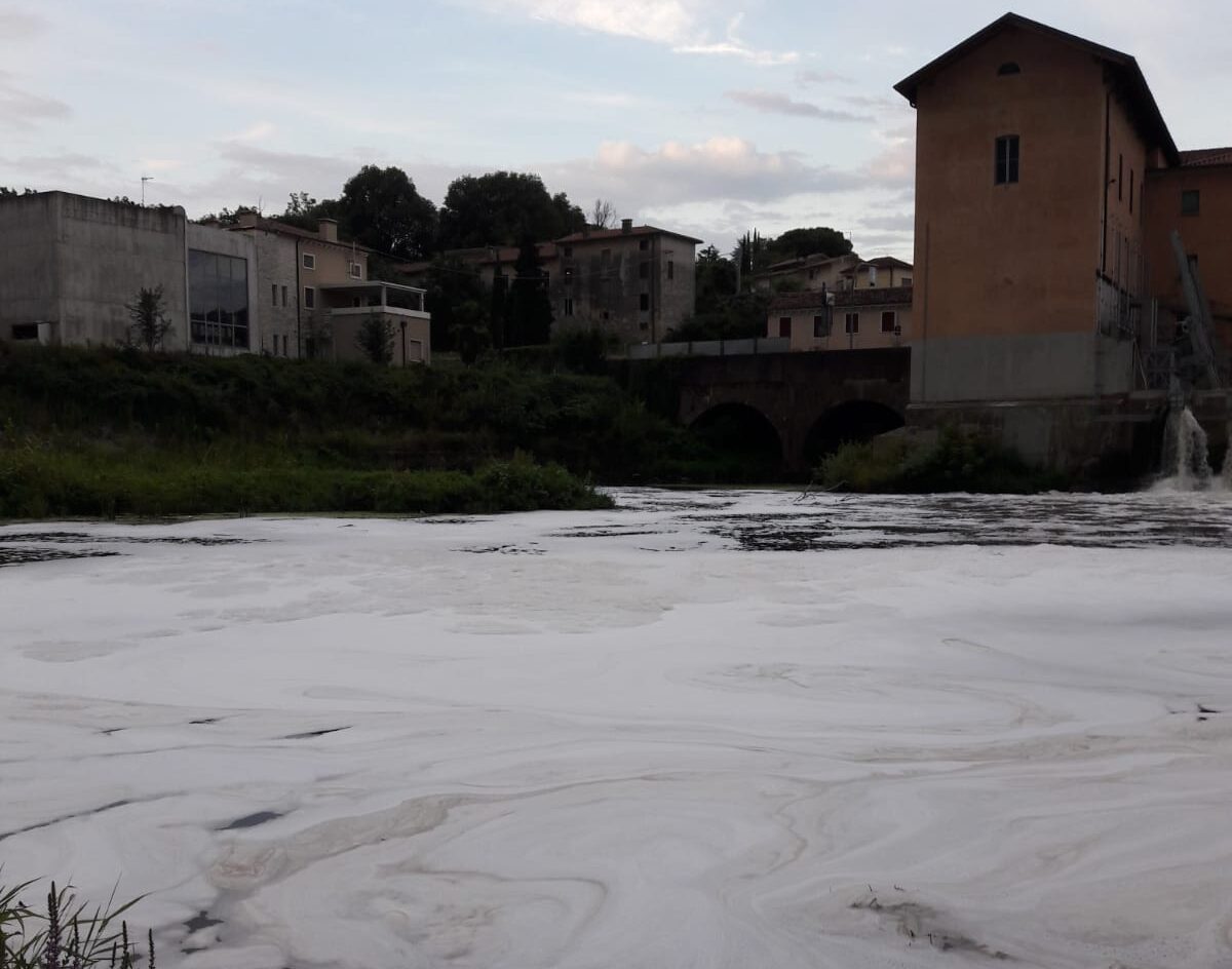 bacchiglione schiuma nel