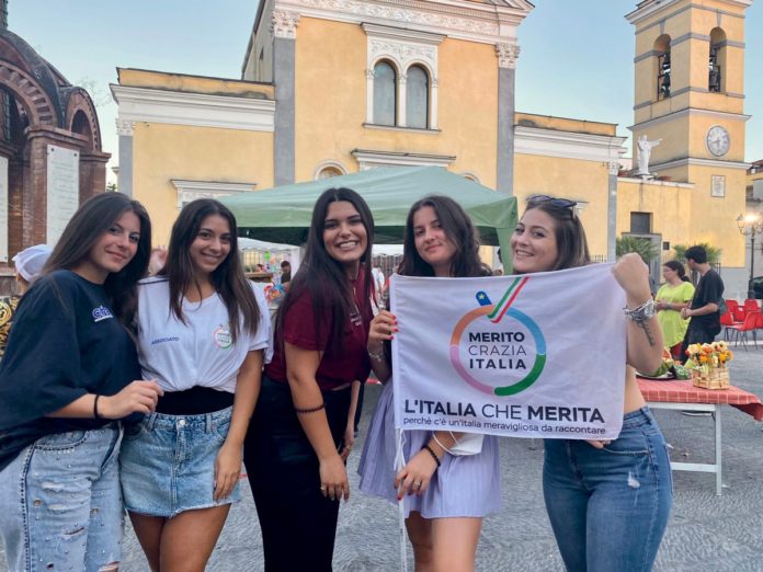 Meritocrazia Italia, giovani in piazza