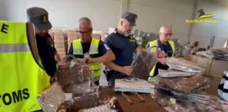 3000 borse contraffatte sequestrate dalla Guardia di Finanza nel porto di Fusina borse contraffatte