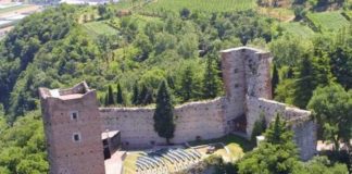 Vandali al Castello di Romeo a Montecchio Maggiore: danneggiati i faretti castello romeo