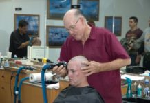 Ferragosto di pace 2022: tutti “Skalp no war” pure sulle spiagge Ferragosto Taglio a zero, skalp no war