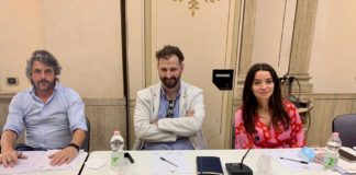 Firmato il contratto integrativo per Valentino e 4 consociate. Filctem-Cgil, Femca-Cisl, Uiltec-Uil: interessa 2.000 addetti di cui 400 nel Vicentino Filctem-Cgil (Giuliano Ezzelini Storti (al centro nella foto), Femca-Cisl, Uiltec-Uil per il contratto con Valentino