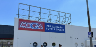 Mega a Dueville: magazziniere ruba liquori e alimentari per oltre 3.500 euro, addetti sicurezza chiamano carabinieri di Thiene che lo fermano Mega a Dueville, i carabinieri della radiomobile di Thiene appena giunti al supermercato per il controllo