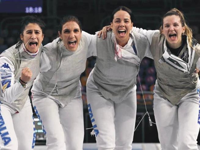 Martina Favaretto (la prima da destra) con Arianna Errigo, Alice Volpi e Francesca Palumbo