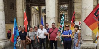 Cub Pubblico impiego, protesta davanti a Palazzo Trissino Protesta Cub Pubblico impiego Vicenza