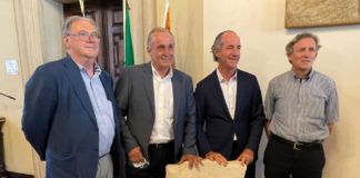 La Stele di Isola Vicentina esposta a palazzo Balbi a Venezia con una copia fedele stele isola vicentina