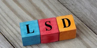 Lsd: e se per curare un disturbo psicologico ne bastasse un po’? “Come cambiare la tua mente”: la docuserie sul tema di Michael Pollan Utile Lsd in piccole dosi (Credits – Getty Images)