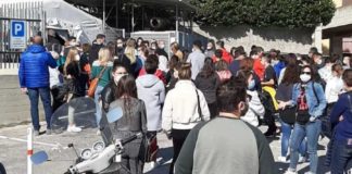 Code infinite per il tampone, gruppo Pd Veneto: “aumentare il personale per la registrazione delle persone” Assembramento da... tampone