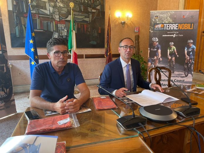 Veneto Coast to Coast: Assessore regionale al Turismo del Veneto con organizzatore Gravel