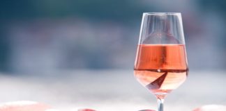 Bollicine rosé di Ferragosto. “Wine Specialists Journal”: Franciacorta rosé e Castel del Monte dalla Puglia Bollicine Franciacorta rosé e Castel del Monte a Ferragosto, credits tannina
