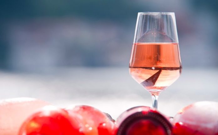 Bollicine Franciacorta rosé e Castel del Monte a Ferragosto, credits tannina