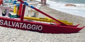 Donna annega in mare a Vieste per salvare la nipotina