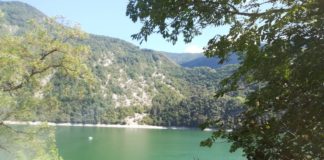 Lago del Corlo, nel bellunese, una perla montana per rilassarsi al fresco lago del corlo