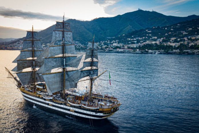 Nave Amerigo Vespucci