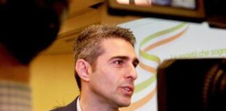 Pizzarotti lascia +Europa: “Non condivido alleanza con Italia Viva”