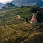 Alla riscoperta delle tradizioni venete: espressioni tipiche, folklore e cucina Tradizioni venete e paesaggio colline del prosecco (Unsplash.com)