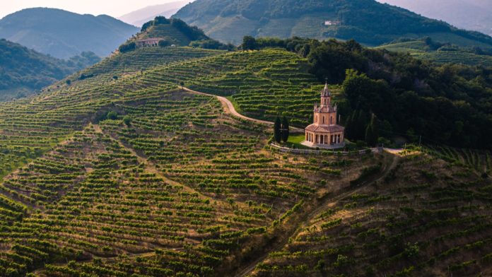 Tradizioni venete e paesaggio colline del prosecco (Unsplash.com)