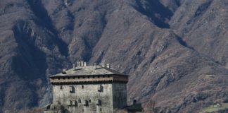 Verrès, nella Valle d’Aosta dei castelli – La Via Francigena destinazione Roma, la 5ª tappa dal Nord castello verrès valle d'aosta