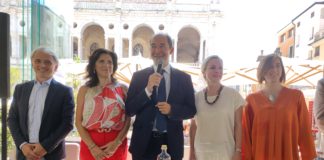 Forza Italia presenta candidati vicentini alle Politiche. Capolista al senato Zanettin: sfido Letta a un pubblico dibattito su imprese e risparmio tradito I candidati vicentini di Forza Italia, on Zanettin e Zocca, con la consigliera regionale Elisa Venturini