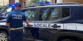 Video social di una presunta pianta di cannabis davanti alla stazione ferroviaria