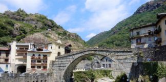 Pont-Saint-Martin, una piccola città dal grande coraggio – la Via Francigena destinazione Roma, la 6ª tappa dal Nord ponte pont-saint-martin