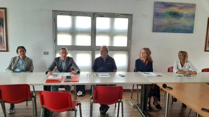 Pfas, da sinistra l'avvocato Edoardo Bortolotto, il segretario generale CGIL di Vicenza Giampaolo Zanni, il segretario della Cgil del Veneto Paolo Righetti, la responsabile dell'INCA provinciale di Vicenza Valeria Baù e la responsabile dell'INCA di Valdagno Giordana Ruzzolini