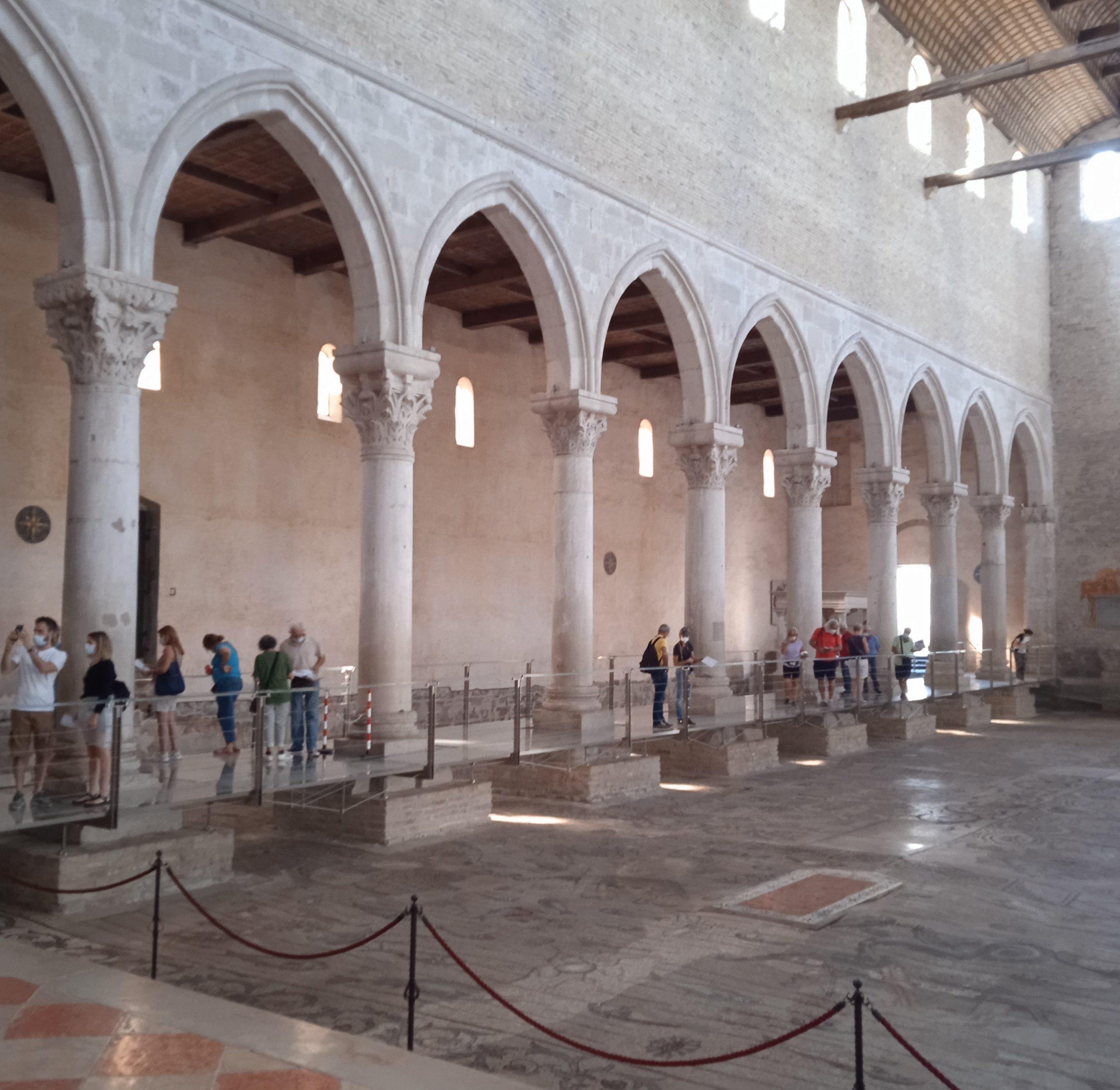 interno basilica aquileia