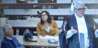 Processo d’appello BPVi 28 settembre, avv. Padovani e Ambrosetti: “Gianni Zonin non era monarca assoluto ma vittima” Processo d'appello BPVi: a dx avv. prof. Enrico Ambrosetti, a sx Gianni Zonin, al centro avv. Lorena Puccetti