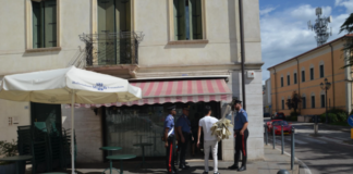 Bar Giardini di Thiene chiuso per 10 giorni dal questore. Sigilli dei carabinieri al locale malfrequentato Bar Giardini di Thiene