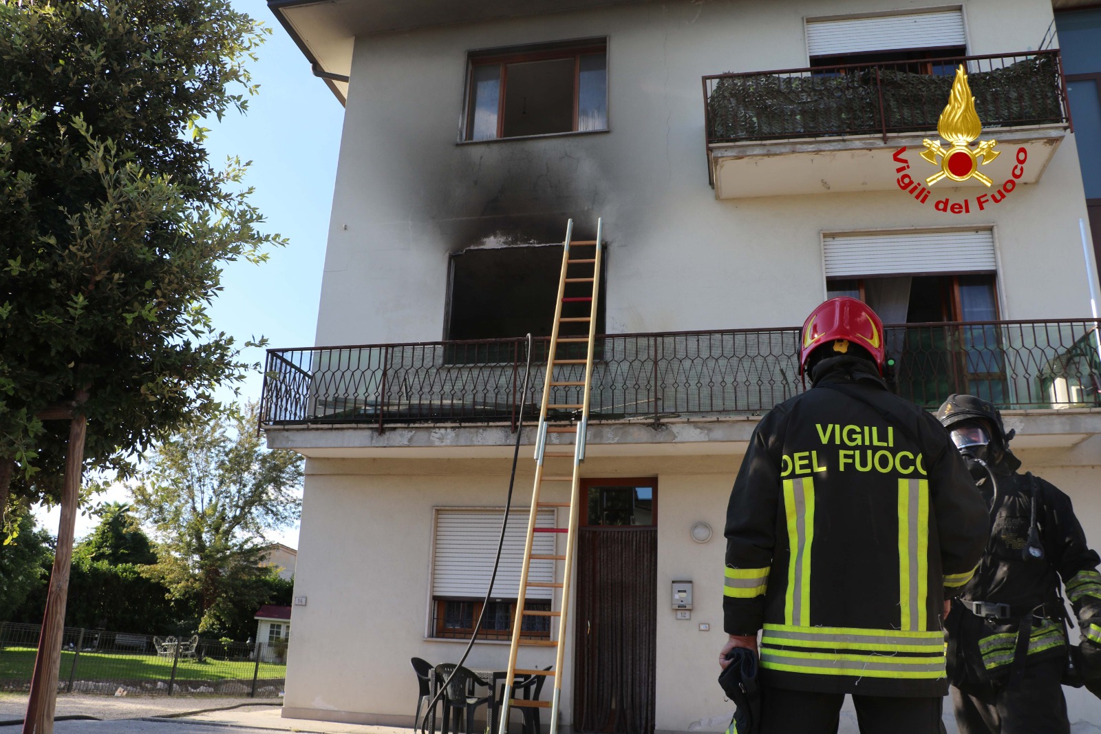 incendio appartamento Camisano Vicentino vigili del fuoco