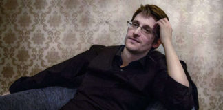 Putin concede la cittadinanza russa a Edward Snowden, la talpa della Agenzia per la sicurezza nazionale statunitense Edward Snowden