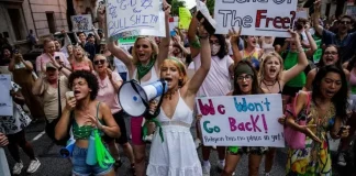 Le elezioni di midterm in Usa, inversione di tendenza: più luci che ombre per i democratici, decisive saranno le donne in difesa dell’aborto Elezioni di midterm in Usa e ruolo delle donne in difesa dell'aborto