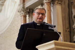 Giuliano Brugnottto nuovo Vescovo diocesi di Vicenza fiaccolata pace