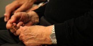 Roma, calci e pugni a suora in chiesa: arrestato 27enne