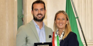 Villa Cordellina Lombardi: all’FC Arzignano Valchiampo il premio “Vicentini sul podio” Sindaco Bevilacqua consegna il premio “Vicentini sul podio” all'FC Arzignano Valchiampo