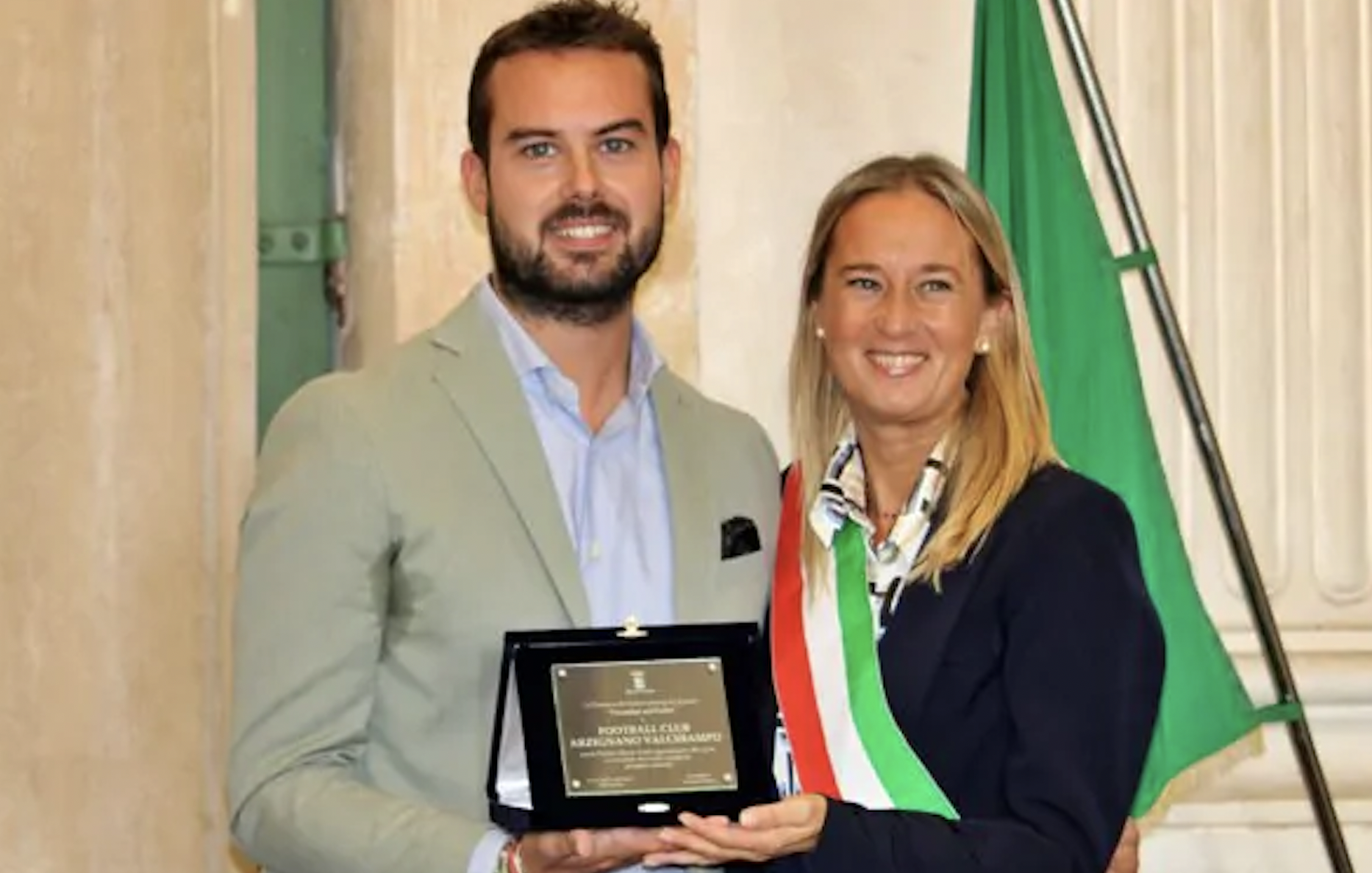 Sindaco Bevilacqua consegna il premio “Vicentini sul podio” all'FC Arzignano Valchiampo
