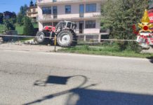 Tresche Conca di Roana, trattore si rovescia. Vigili del Fuoco di Asiago: passeggero 22enne in ospedale, conducente medicato sul posto Trattore rovesciato a Tresche Conca di Roana, intervengono vigili del fuoco di Asiago